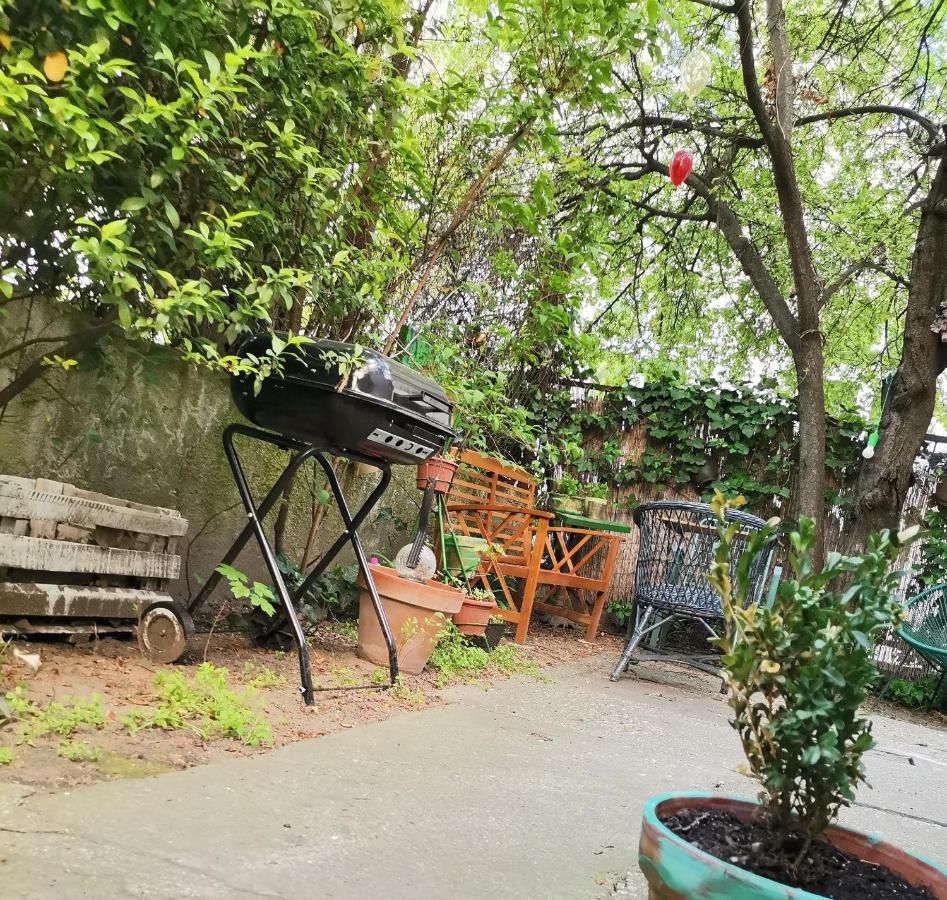 Flat In Historic Villa With Your Own Private Garden, Near City Park Budapest Exterior foto